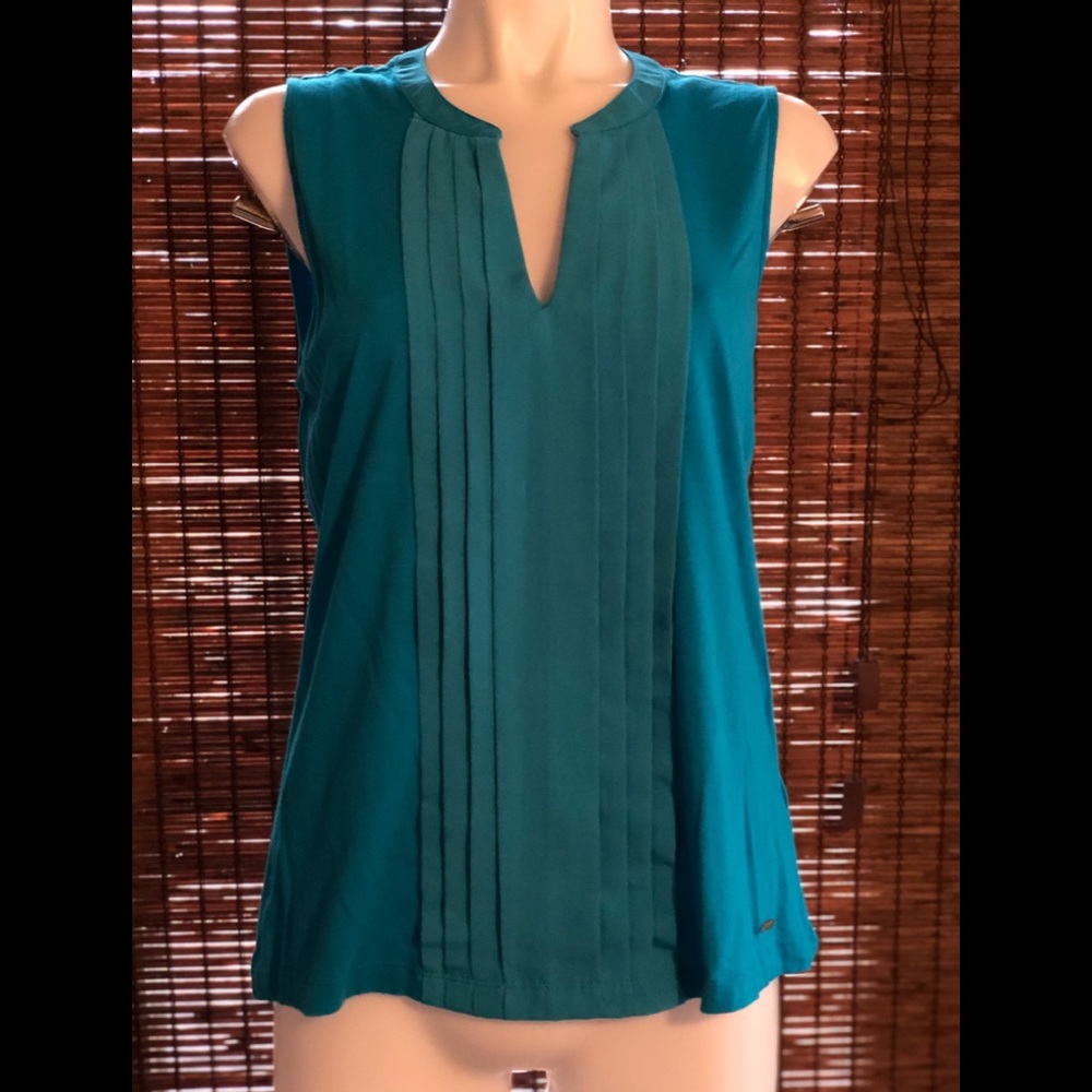 Short sleeve v neck with rousing Tommy Hilfiger